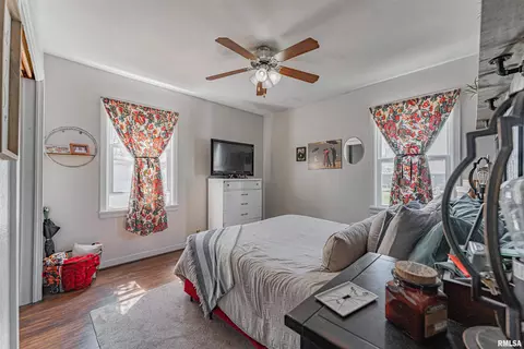 Bedroom - 115 Cobleigh St, Emden, IL 62635 photo 1 of 5