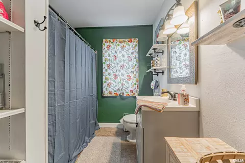 Bath - 115 Cobleigh St, Emden, IL 62635 photo 1 of 1