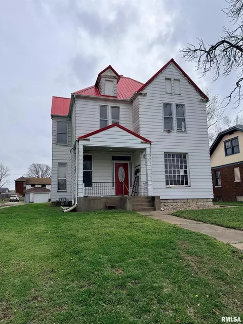 1218 N 8th St, Quincy, IL 62301