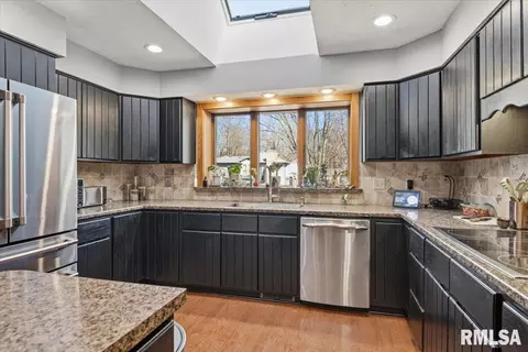 2551 E Lake Shore Dr, Springfield, IL 62712 photo 9