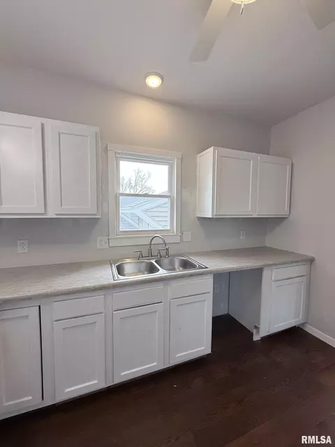 Kitchen - 604 Walnut St, Abingdon, IL 61410 photo 3 of 5