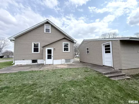 Exterior - 604 Walnut St, Abingdon, IL 61410 photo 2 of 5