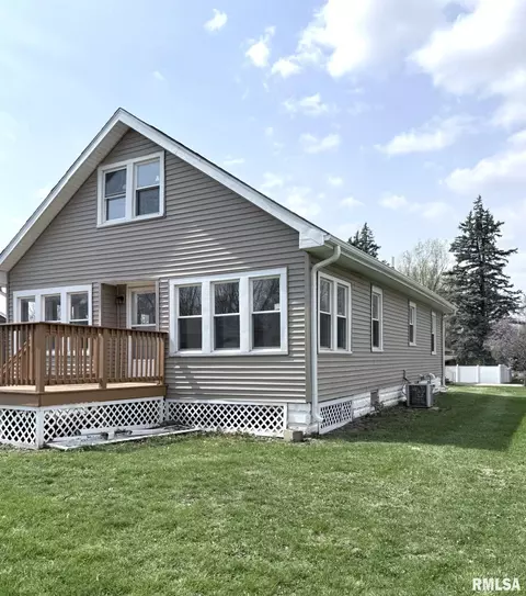 Exterior - 604 Walnut St, Abingdon, IL 61410 photo 1 of 5