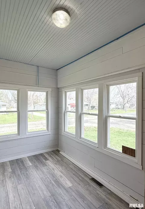 Exterior - 604 Walnut St, Abingdon, IL 61410 photo 4 of 5