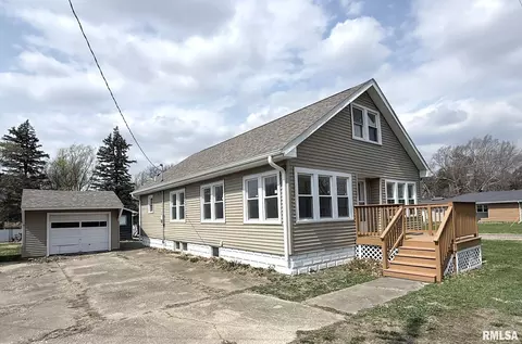 Exterior - 604 Walnut St, Abingdon, IL 61410 photo 3 of 5