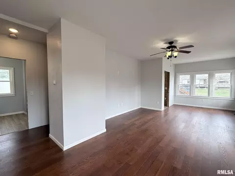Living - 604 Walnut St, Abingdon, IL 61410 photo 5 of 5