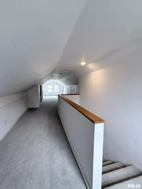 Entry Way - 604 Walnut St, Abingdon, IL 61410 photo 1 of 2