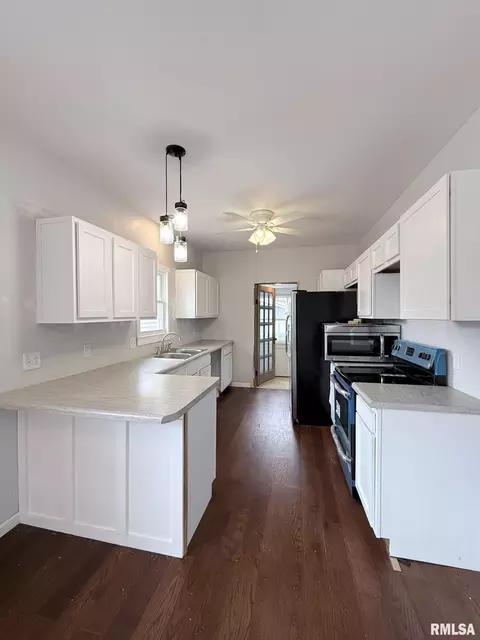Kitchen - 604 Walnut St, Abingdon, IL 61410 photo 1 of 5