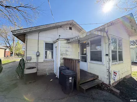 Exterior - 209 Yates Ave, Springfield, IL 62702 photo 2 of 3
