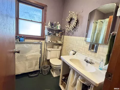 Bath - 209 Yates Ave, Springfield, IL 62702 photo 1 of 1