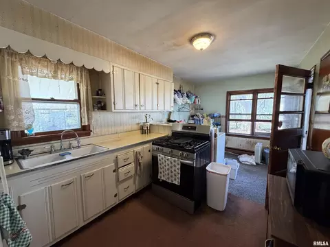 Kitchen - 209 Yates Ave, Springfield, IL 62702 photo 1 of 2