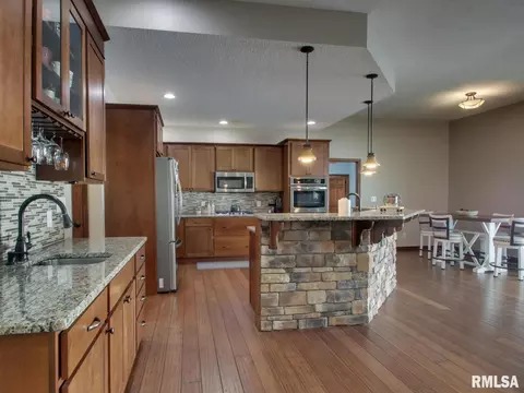 Kitchen - 1409 Pratt St, Barry, IL 62312 photo 3 of 4