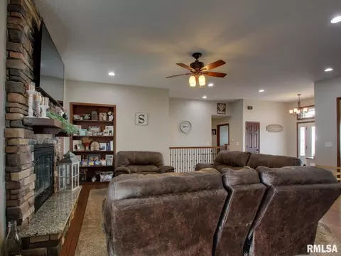 Living - 1409 Pratt St, Barry, IL 62312 photo 3 of 3