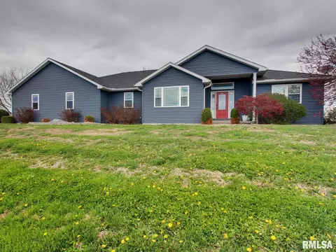 1409 Pratt St, Barry, IL 62312