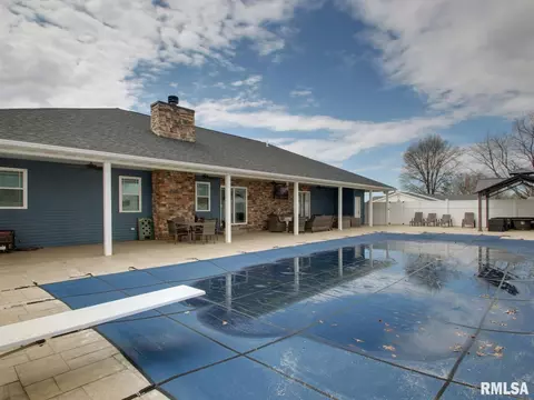 Exterior - 1409 Pratt St, Barry, IL 62312 photo 2 of 9