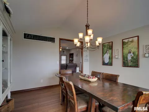 Dining - 1409 Pratt St, Barry, IL 62312 photo 3 of 3