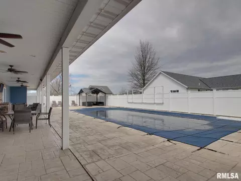 Exterior - 1409 Pratt St, Barry, IL 62312 photo 3 of 9