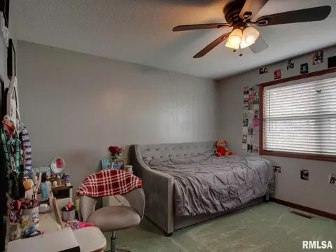 Bedroom - 1409 Pratt St, Barry, IL 62312 photo 5 of 9