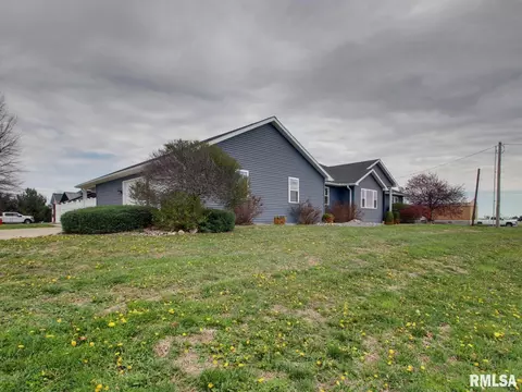 Exterior - 1409 Pratt St, Barry, IL 62312 photo 9 of 9