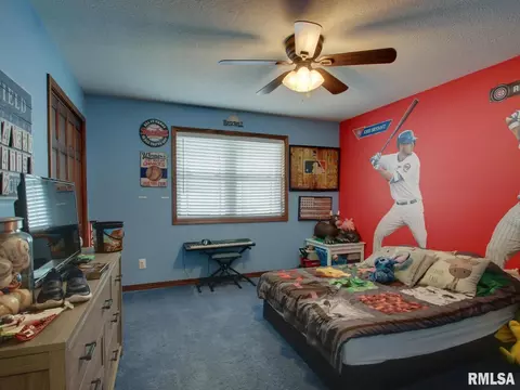 Bedroom - 1409 Pratt St, Barry, IL 62312 photo 3 of 9