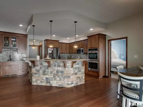 Kitchen - 1409 Pratt St, Barry, IL 62312 photo 4 of 4