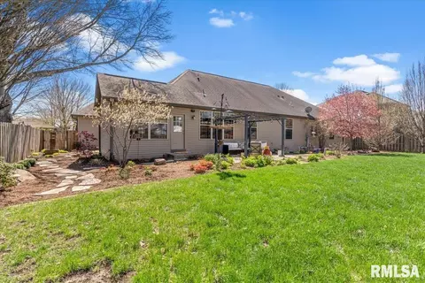 Exterior - 2211 Wydown Ave, Springfield, IL 62704 photo 9 of 9