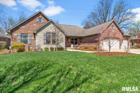 Exterior - 2211 Wydown Ave, Springfield, IL 62704 photo 2 of 9
