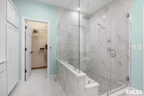 Bath - 2211 Wydown Ave, Springfield, IL 62704 photo 3 of 7