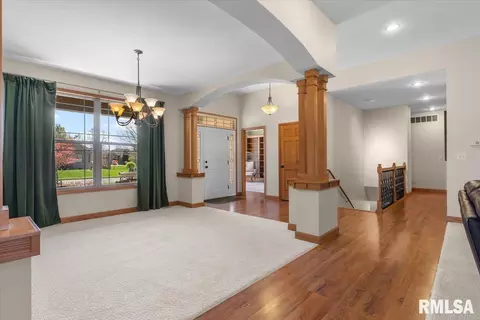 Entry Way - 2211 Wydown Ave, Springfield, IL 62704 photo 1 of 2