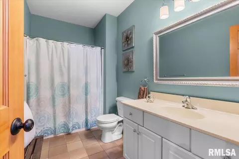 Bath - 2211 Wydown Ave, Springfield, IL 62704 photo 7 of 7