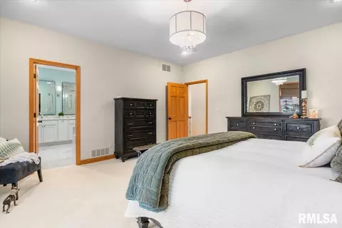 Bedroom - 2211 Wydown Ave, Springfield, IL 62704 photo 2 of 7
