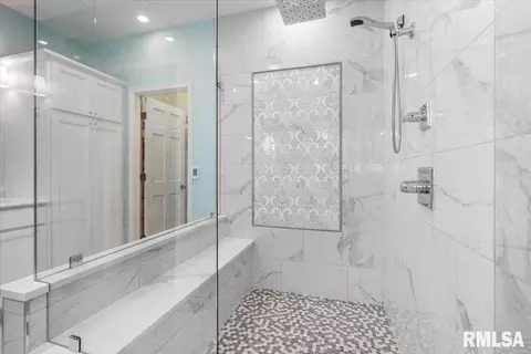 Bath - 2211 Wydown Ave, Springfield, IL 62704 photo 6 of 7
