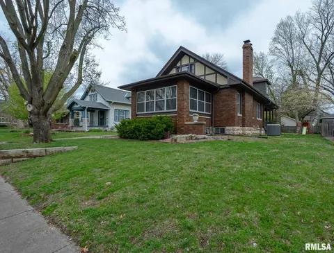 2005 Grove Ave, Quincy, IL 62301