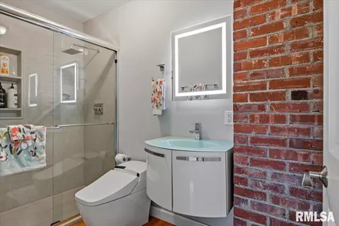 Bath - 1401 E Lake Shore Dr, Springfield, IL 62712 photo 1 of 3