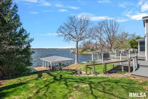 Exterior - 1401 E Lake Shore Dr, Springfield, IL 62712 photo 2 of 7