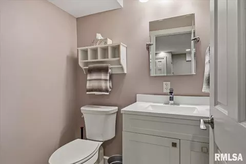 Bath - 1401 E Lake Shore Dr, Springfield, IL 62712 photo 3 of 3