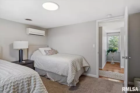 Bedroom - 1401 E Lake Shore Dr, Springfield, IL 62712 photo 5 of 8