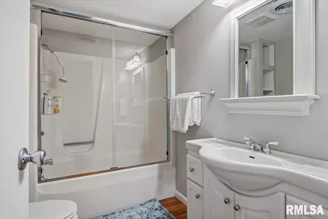 Bath - 1401 E Lake Shore Dr, Springfield, IL 62712 photo 2 of 3
