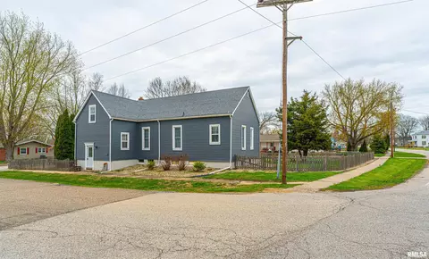 Exterior - 101 W 8th St, Delavan, IL 61734 photo 2 of 12