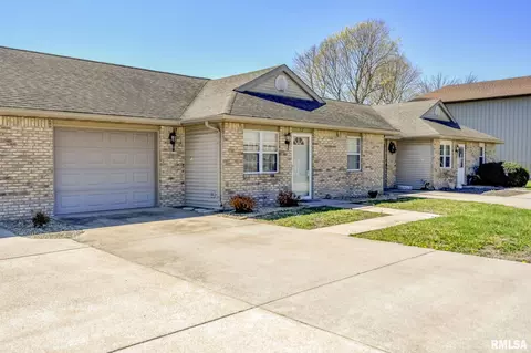 52 Heights Cir, Taylorville, IL 62568