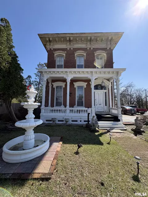 1470 Vermont St, Quincy, IL 62301