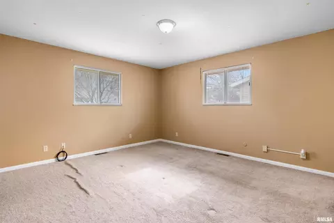 Bedroom - 2317 Grinnell Dr, Springfield, IL 62704 photo 1 of 4