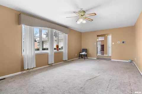 Living - 2317 Grinnell Dr, Springfield, IL 62704 photo 3 of 6