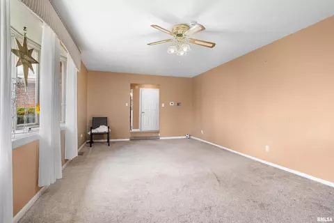 Living - 2317 Grinnell Dr, Springfield, IL 62704 photo 2 of 6