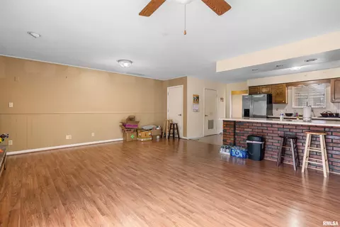 Living - 2317 Grinnell Dr, Springfield, IL 62704 photo 5 of 6