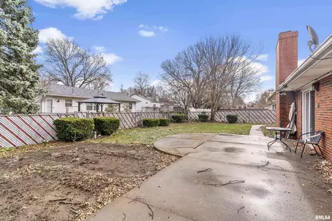 Exterior - 2317 Grinnell Dr, Springfield, IL 62704 photo 2 of 3