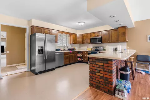 Kitchen - 2317 Grinnell Dr, Springfield, IL 62704 photo 1 of 1