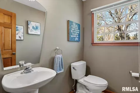 Bath - 3725 Indian Grass Ln, Springfield, IL 62712 photo 1 of 4