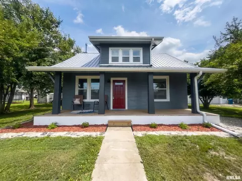 341 S Wilson St, Mendon, IL 62351
