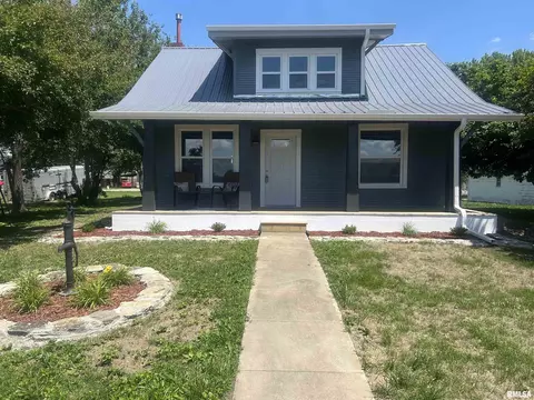 341 S Wilson St, Mendon, IL 62351